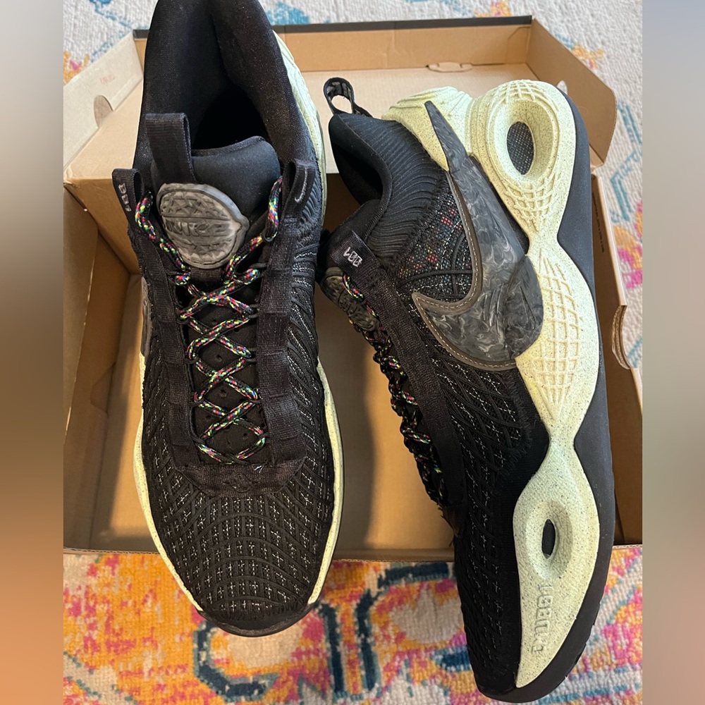 Nike Men’s Cosmic Unity Green Glow